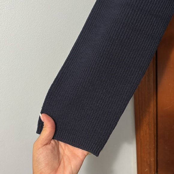 Banana Republic | Men's Navy V-Neck Sweater - Picture 4 of 5